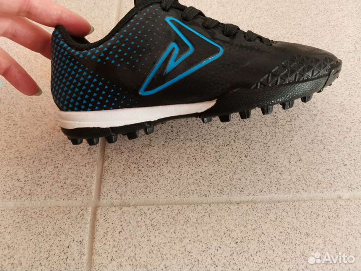 Детские футбольные бутсы