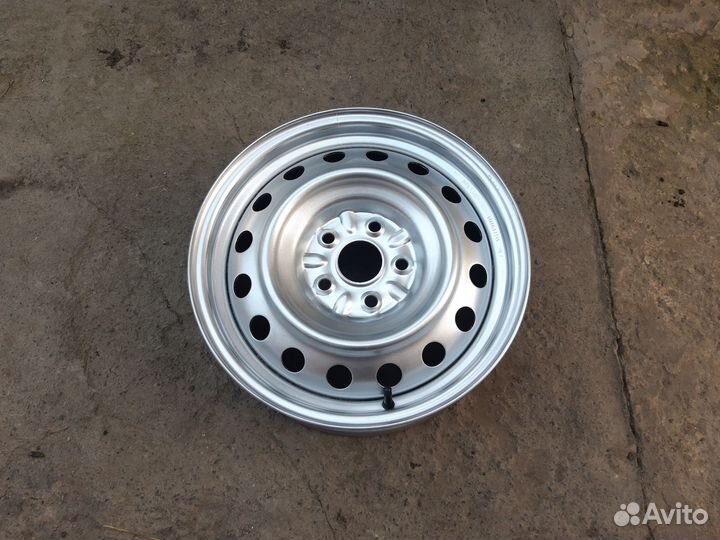 R16 Accelera Alpha 215/65, PCD 5x114.3 DIA 60.1