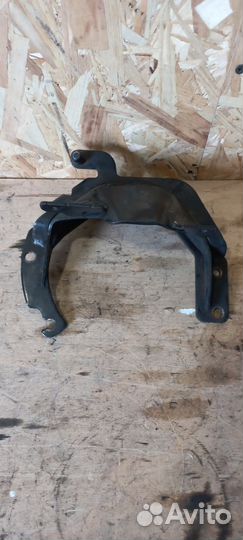 Кронштейн топливного фильтра Volvo v50