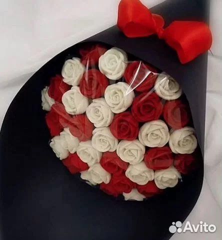 Шоколадный букет розы пионы