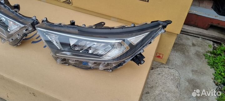 Фара передняя левая Toyota Rav-4 XA50