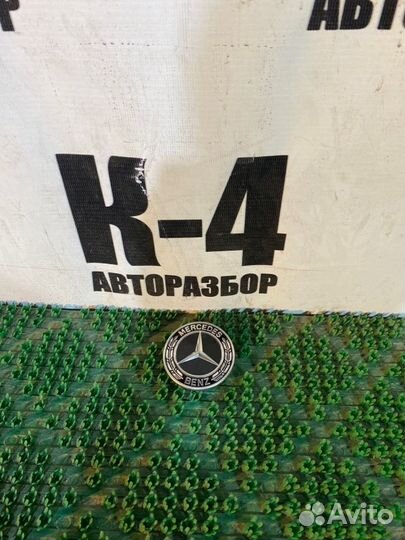 Эмблема Mercedes-Benz