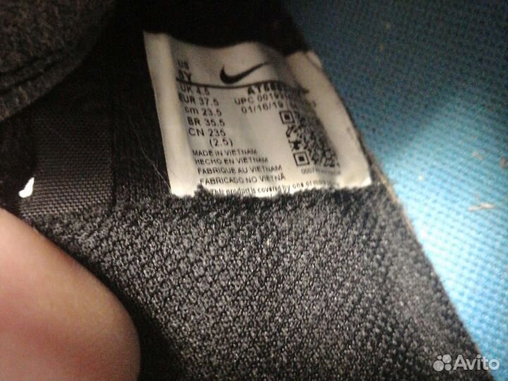 Футбольные шиповки Nike 37.5