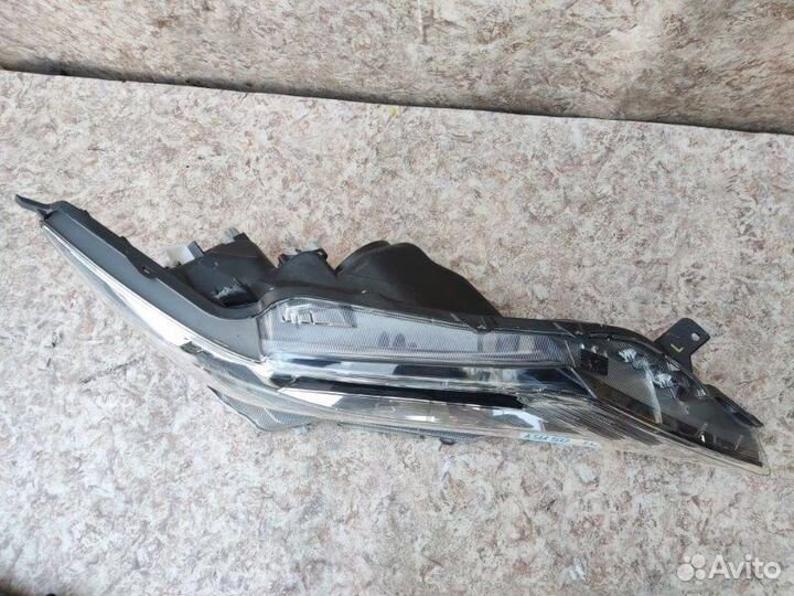 Фара прав. toyota harrier