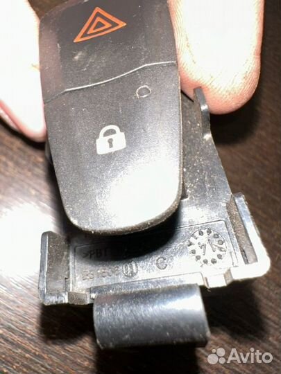 Кнопка аварийной сигнализации Renault Logan 2 2