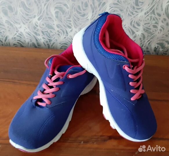 Кроссовки женские 36 размер