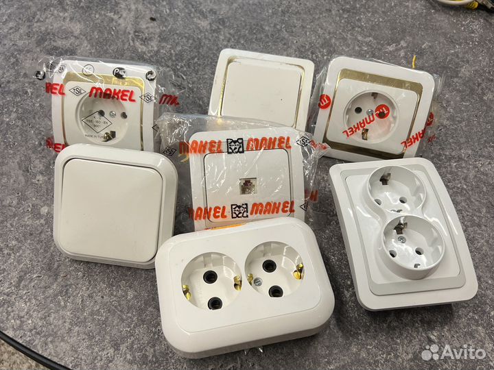 Розетки встраиваемые и выключатели