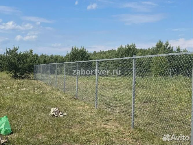 Установка забора из сетки рабица