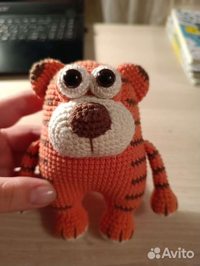 Вязаная игрушка тигр