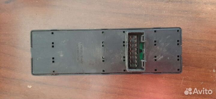 Kia Cerato 2 блок кнопок стеклоподьемников