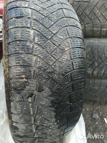 Pirelli Ice Zero 215/60 R16