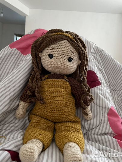 Вязаная кукла ручной работы