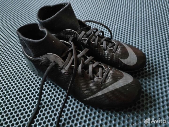 Бутсы шиповки. 25,5 см по стельке. 39 размер