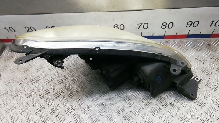 Фара Toyota Corolla Verso (2001-2009)