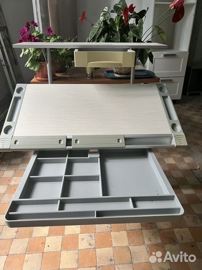 Стол ростовой для школьника