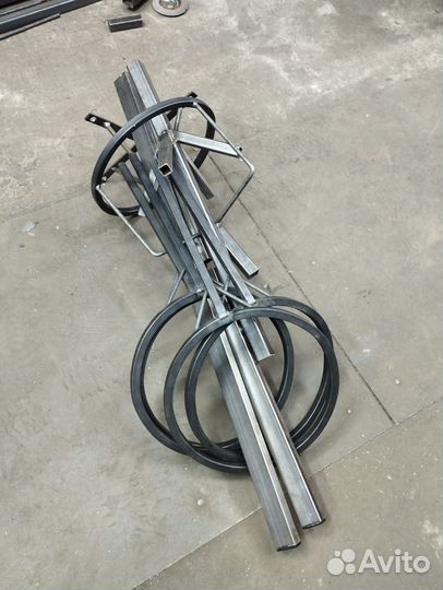 Подставка для цветов напольная металлическая