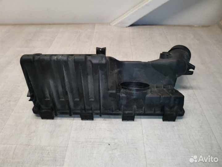Корпус воздушного фильтра Volkswagen Golf 5 1.4