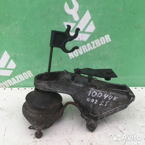 Кронштейн двигателя Ауди 100 44 кузов С3