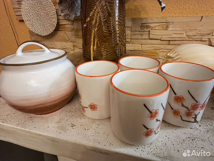Чашки под чай и сахарница