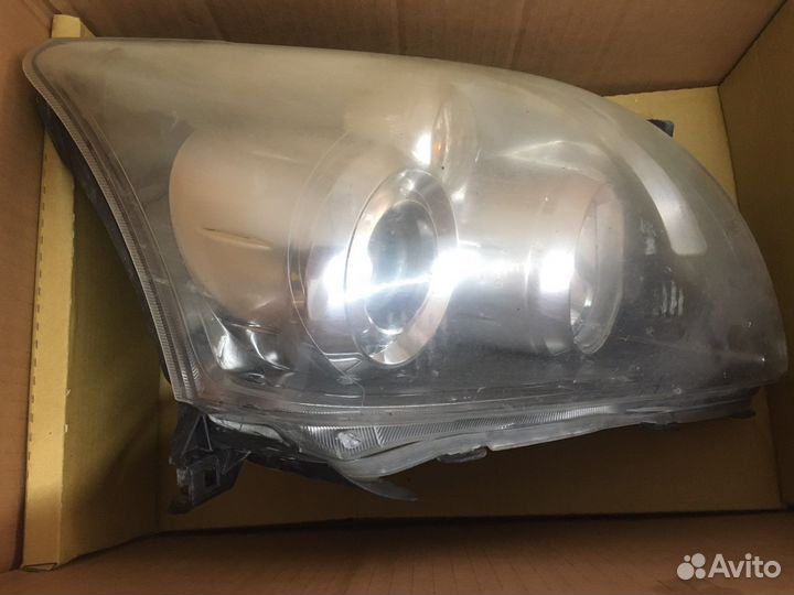 Фары передние Авенсис