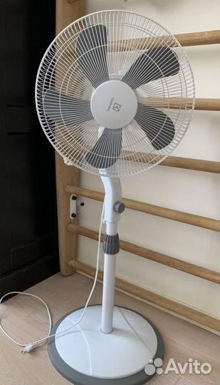 Вентилятор напольный electrolux eff-1003d