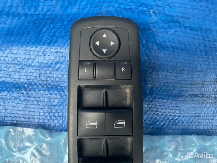 Блок управления стеклоподъемниками передний левый
