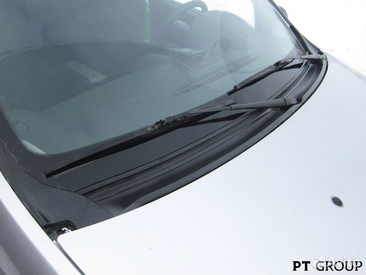 Накладка в проем стеклоочистителей (жабо)