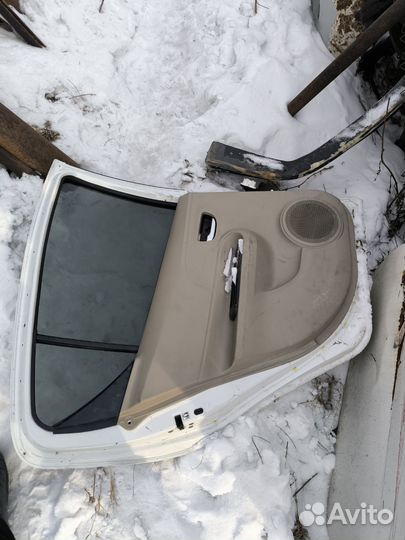 Двери на Toyota aqua