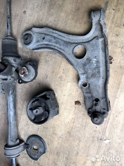 Рычаг, подушки Golf 2, 1991