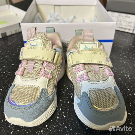 Кроссовки для девочки светящиеся 23