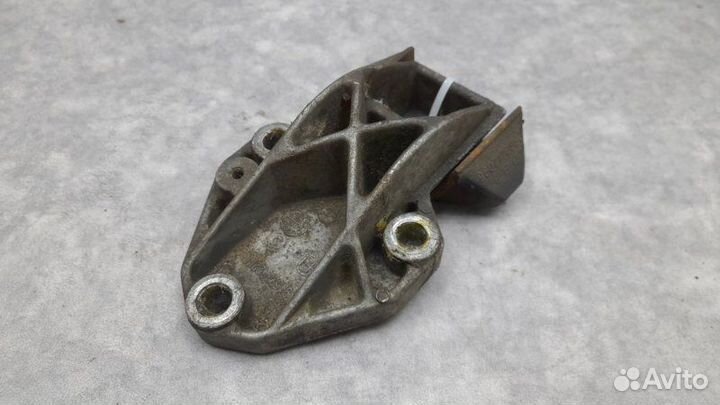 Кронштейн подушки двигателя правый Iran Khodro