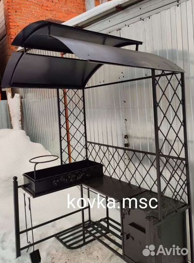 Мангал с крышей