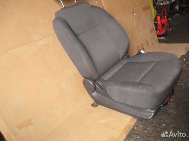 Сиденье переднее правое Chevrolet Aveo (T250)