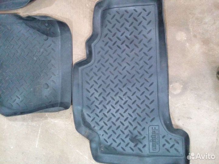 Автомобильные коврики на Toyota land cruiser