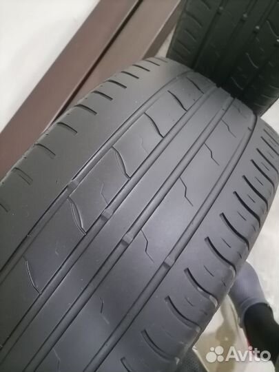 Royal Black Royal Performance 225/40 R18