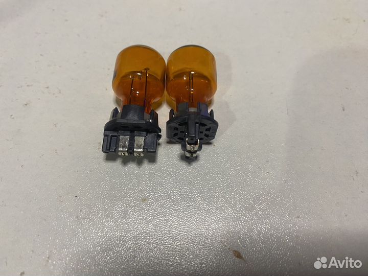 Лампа поворотника шкода йети. Nissan 7703097184 лампочка. 8395012100. Wy5w лампа оранжевая. Лампочка поворотника рапид.