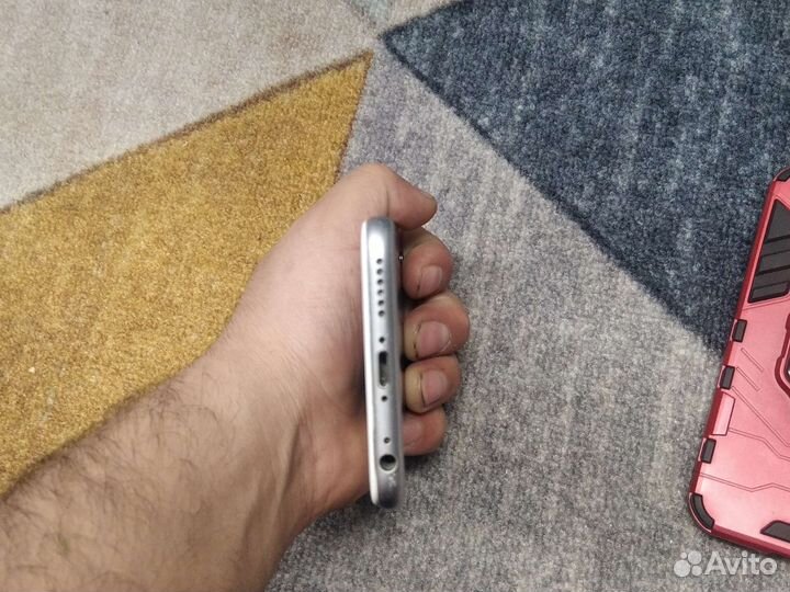 Телефон iPhone 6s