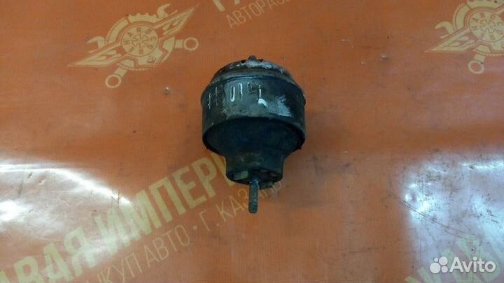 Подушка опора крепление двс Volkswagen Passat B5