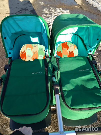 Коляска для двойни bumbleride