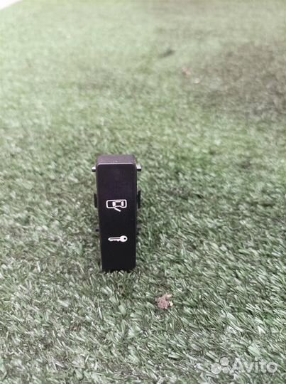 Кнопка центрального замка VW Touareg 2002-2010