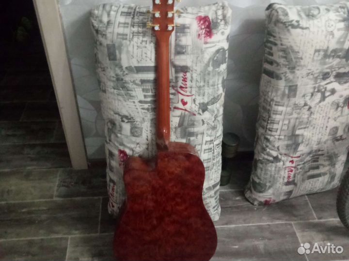 Акустическая гитара