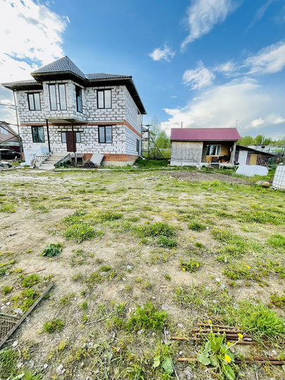 Дом 196,8 м² на участке 15,1 сот.