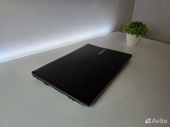 Ноутбук Samsung I5\GT520M\4 Gb\160 SSD