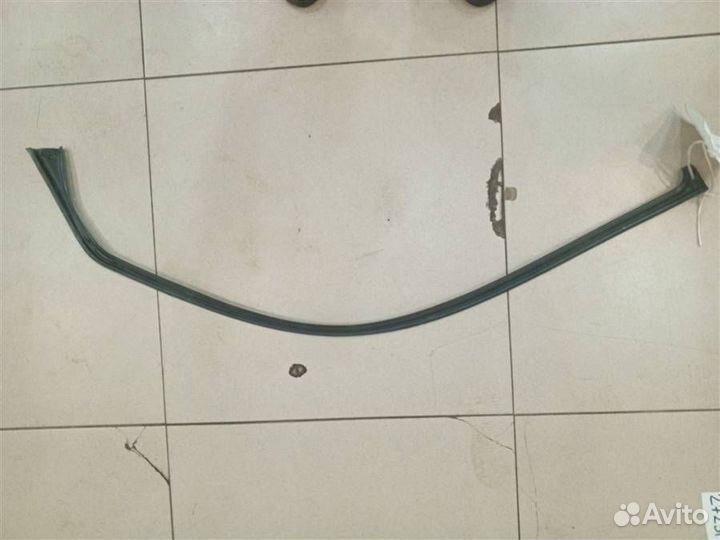 Уплотнитель двери передней левой верхняя часть Hy