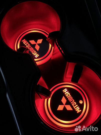 Подсветка подстаканников с логотипом mitsubishi