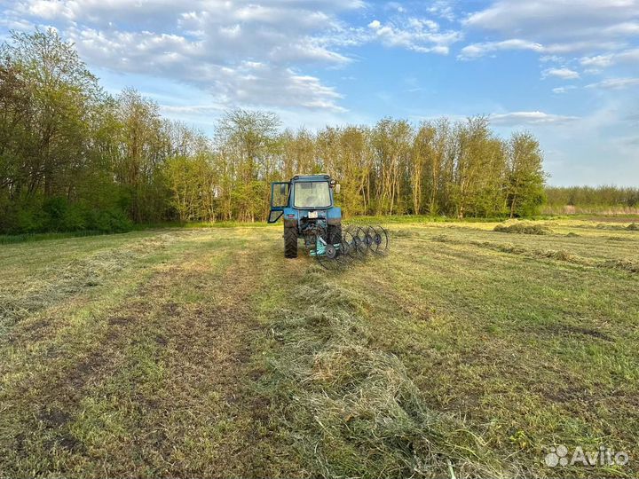 Пахота земли трактором