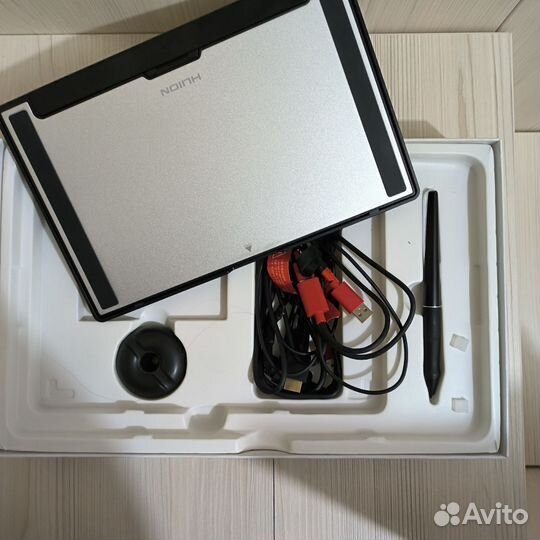 Графический планшет-монитор Huion Kamvas 13