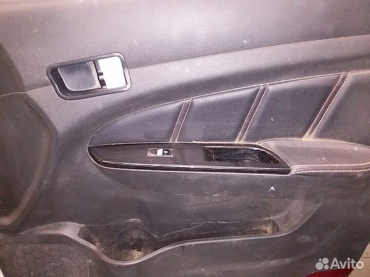 Обшивка двери Lifan Solano 2