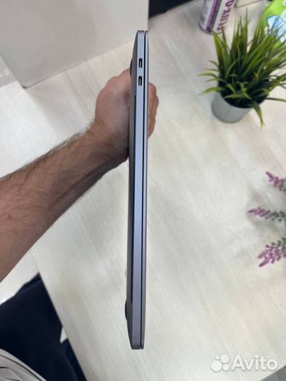 Macbook pro a1707 2016 i7/16/512gb 2 цикла