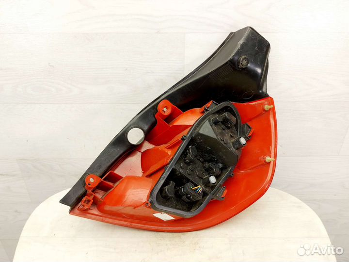 Фонарь задний левый Renault Clio 3. 2005-2009